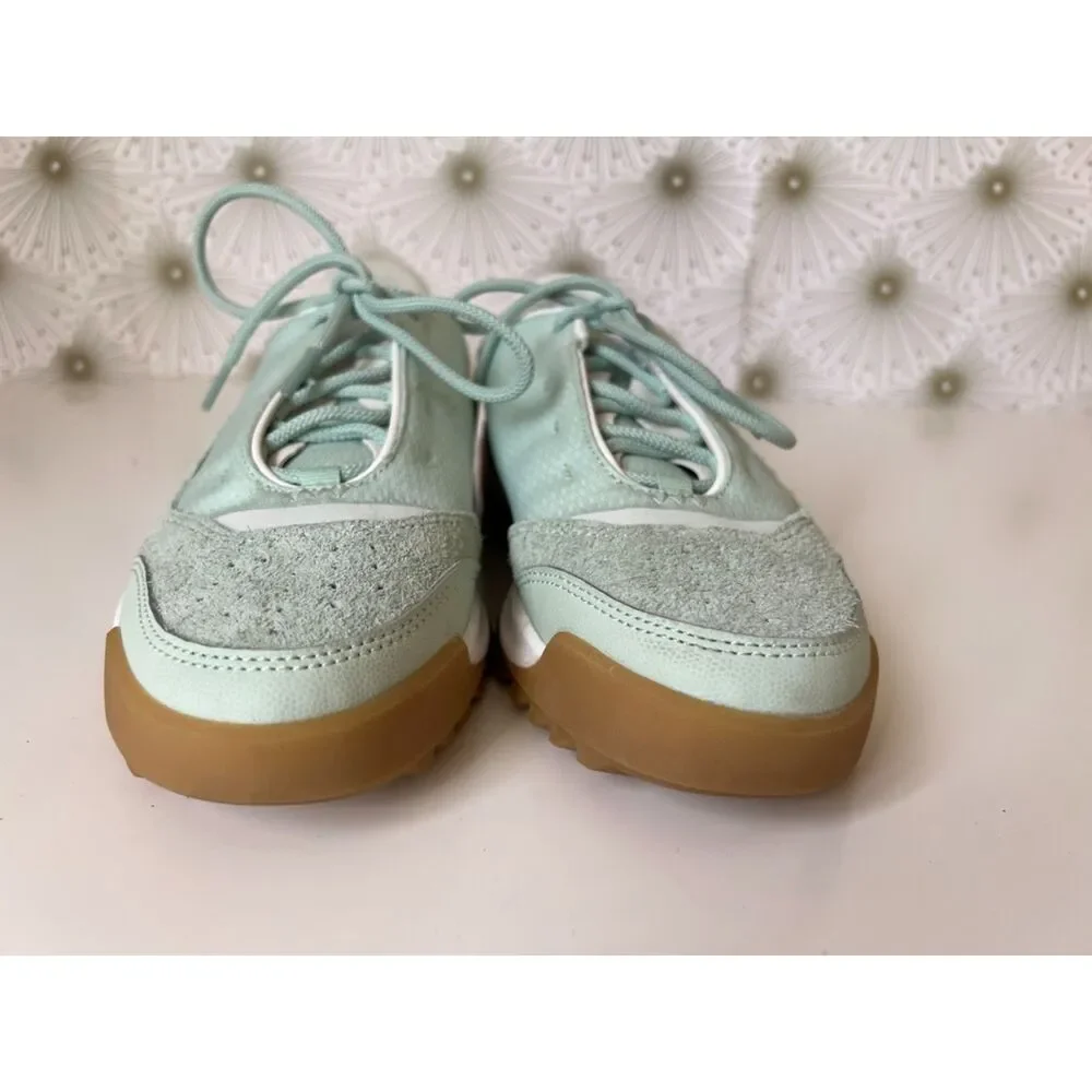Sorel Ona 718 low shoe in sea sprite. Size 8.